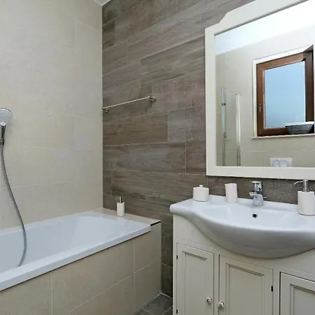 Welcome To Island Krk! Вилла